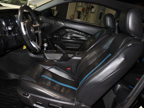 Used 2012 Ford Mustang GT Premium w/ Electronics Pkg RWD image 20