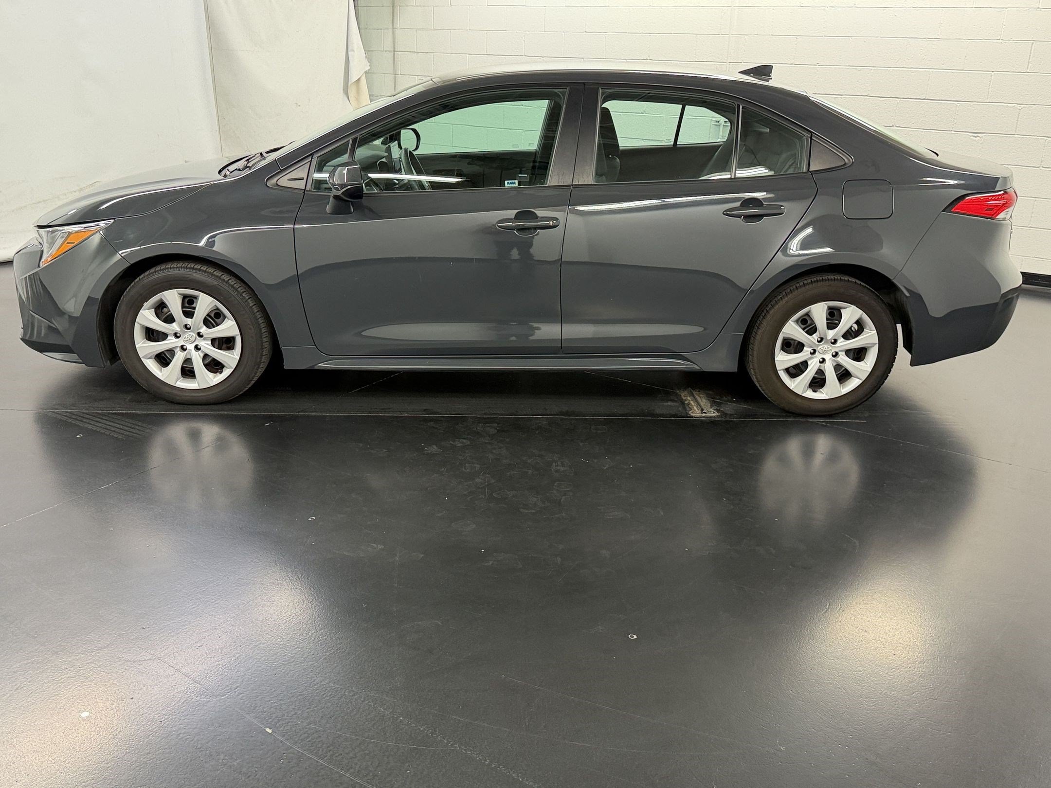 Used 2024 Toyota Corolla LE FWD image 2