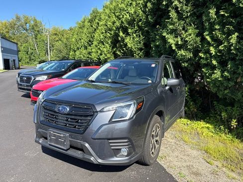 Used 2022 Subaru Forester Premium AWD/4WD image 2