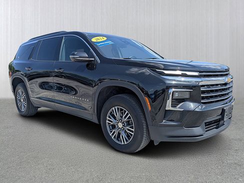Used 2024 Chevrolet Traverse LT AWD/4WD image 1
