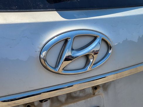 Used 2018 Hyundai Santa Fe SE w/ Cargo Package FWD image 28
