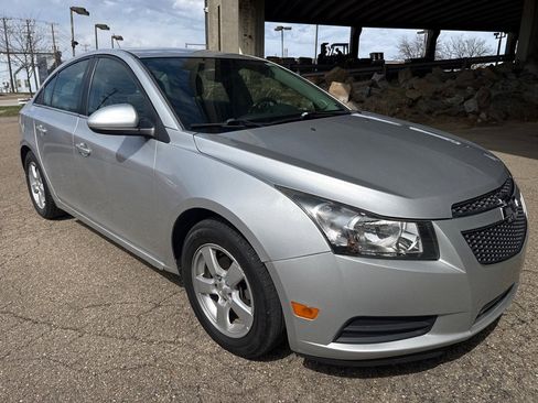 Used 2014 Chevrolet Cruze LT w/ Technology Package image 4