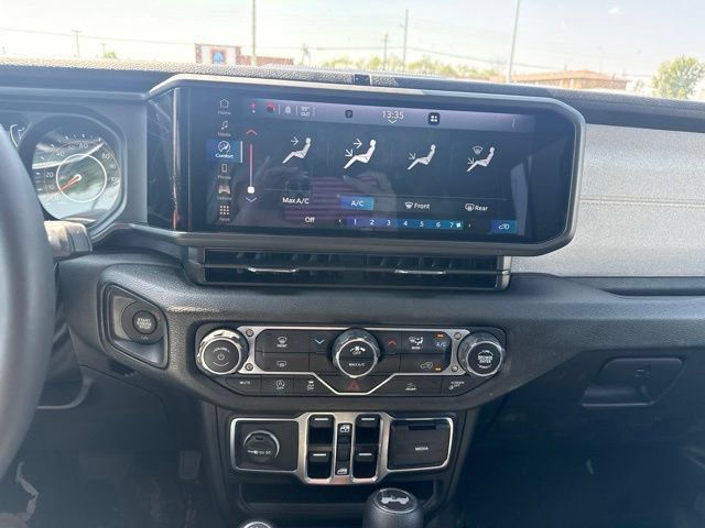 Used 2025 Jeep Wrangler Unlimited Sport AWD/4WD image 19