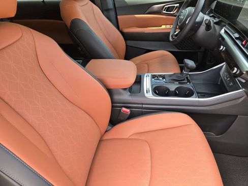 New 2026 Kia Carnival SX w/ SX Dark Edition Package FWD image 11