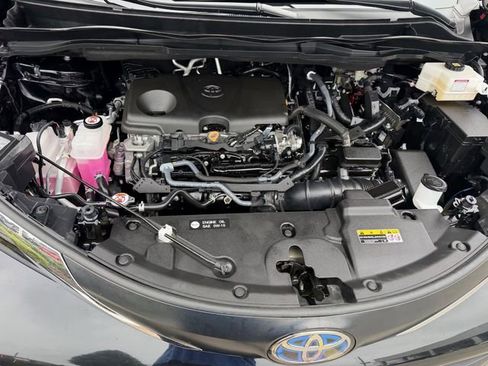 Certified 2025 Toyota Sienna XLE FWD image 28
