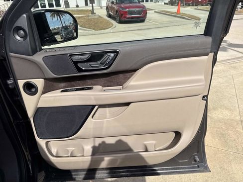 Certified 2024 Lincoln Navigator Premiere AWD/4WD image 15