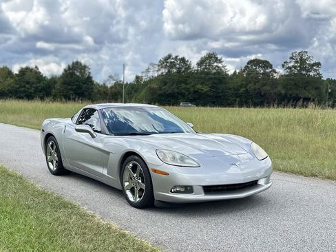 Used 2007 Chevrolet Corvette Coupe w/ Preferred Equipment Group RWD image 7