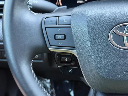 Used 2025 Toyota Camry SE w/ Convenience Package FWD image 18