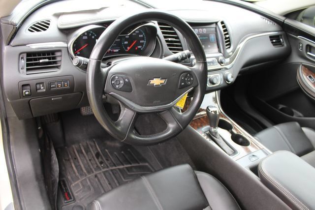 Used 2015 Chevrolet Impala LT w/ Convenience Package FWD image 16