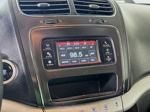 Used 2018 Dodge Journey SE image 13