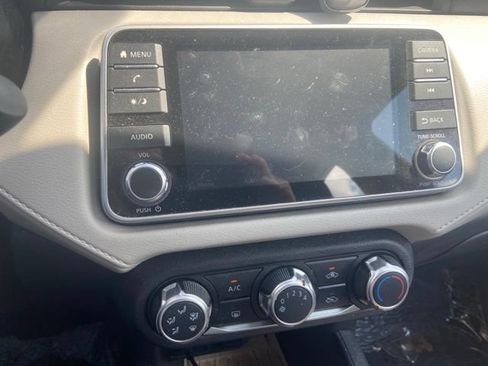 Used 2021 Nissan Versa SV FWD image 12