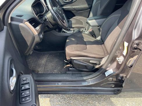 Used 2015 Jeep Cherokee Latitude FWD image 10