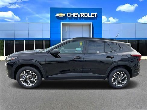 New 2026 Chevrolet Trax LT w/ Driver Confidence Package image 6