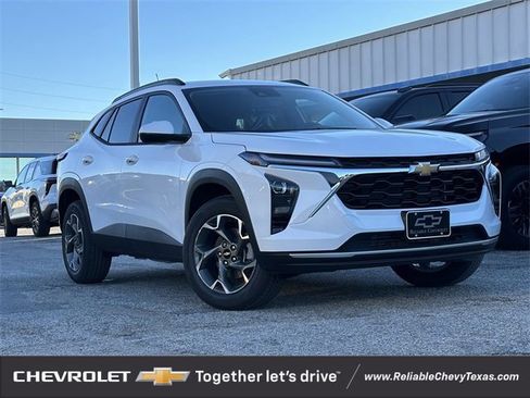 New 2026 Chevrolet Trax LT w/ Driver Confidence Package image 2
