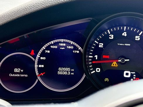 Certified 2021 Porsche Cayenne AWD/4WD image 12