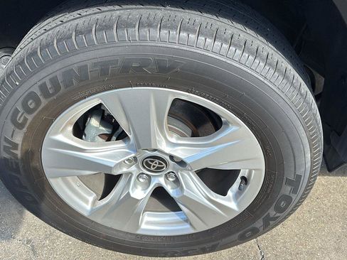 Used 2021 Toyota RAV4 XLE image 10