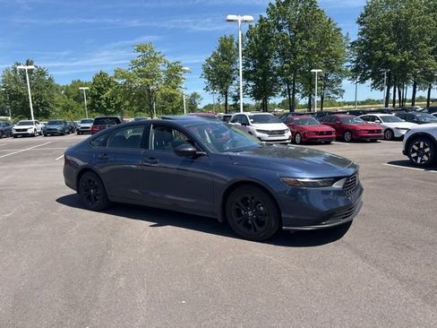 Used 2025 Honda Accord SE image 6