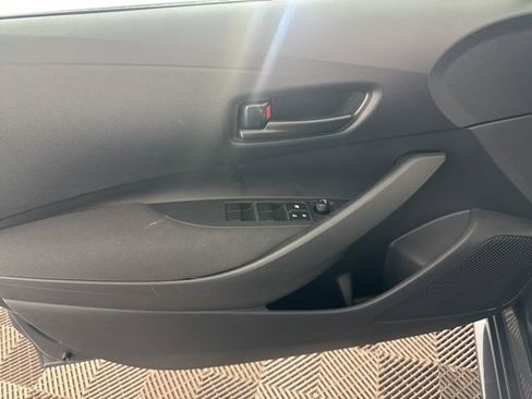 Used 2025 Toyota Corolla LE image 21