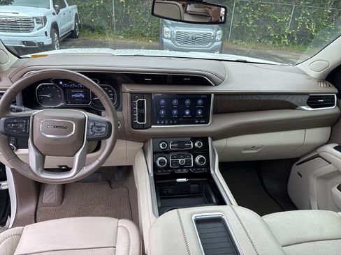 Used 2021 GMC Yukon Denali w/ LPO, Illumination Package AWD/4WD image 7
