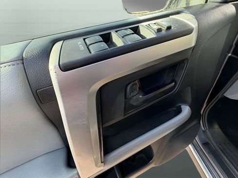 Used 2013 Toyota 4Runner SR5 w/ Convenience Pkg image 11