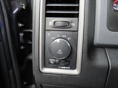 Used 2018 RAM 1500 Express w/ Express Value Package image 34