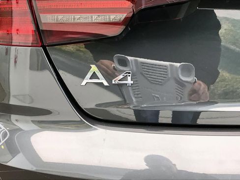 Used 2022 Audi A4 2.0T Premium w/ Convenience Package image 32