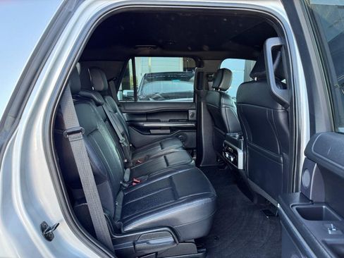 Used 2019 Ford Expedition XLT w/ Equipment Group 202A AWD/4WD image 13