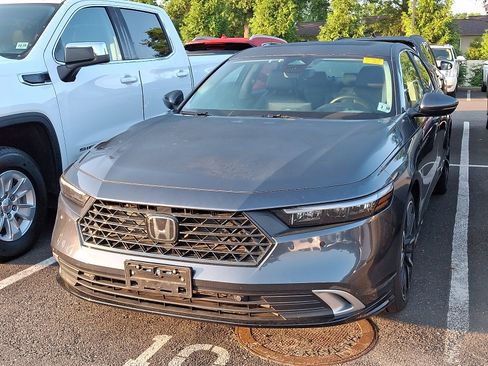 Used 2025 Honda Accord Touring image 2