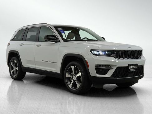 Used 2023 Jeep Grand Cherokee Limited w/ Luxury Tech Group II image 8