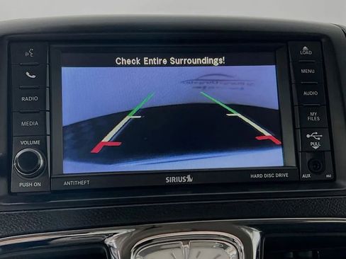 Used 2014 Chrysler Town & Country Touring w/ Driver Convenience Group image 14