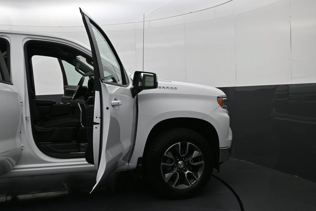 Certified 2024 Chevrolet Silverado 1500 LT AWD/4WD image 9
