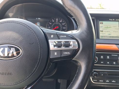 Used 2017 Kia Cadenza Technology FWD image 17