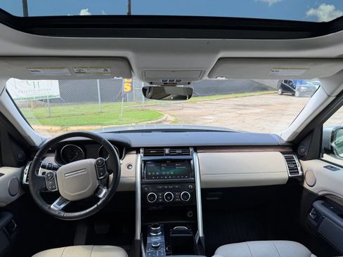 Used 2017 Land Rover Discovery HSE AWD/4WD image 18