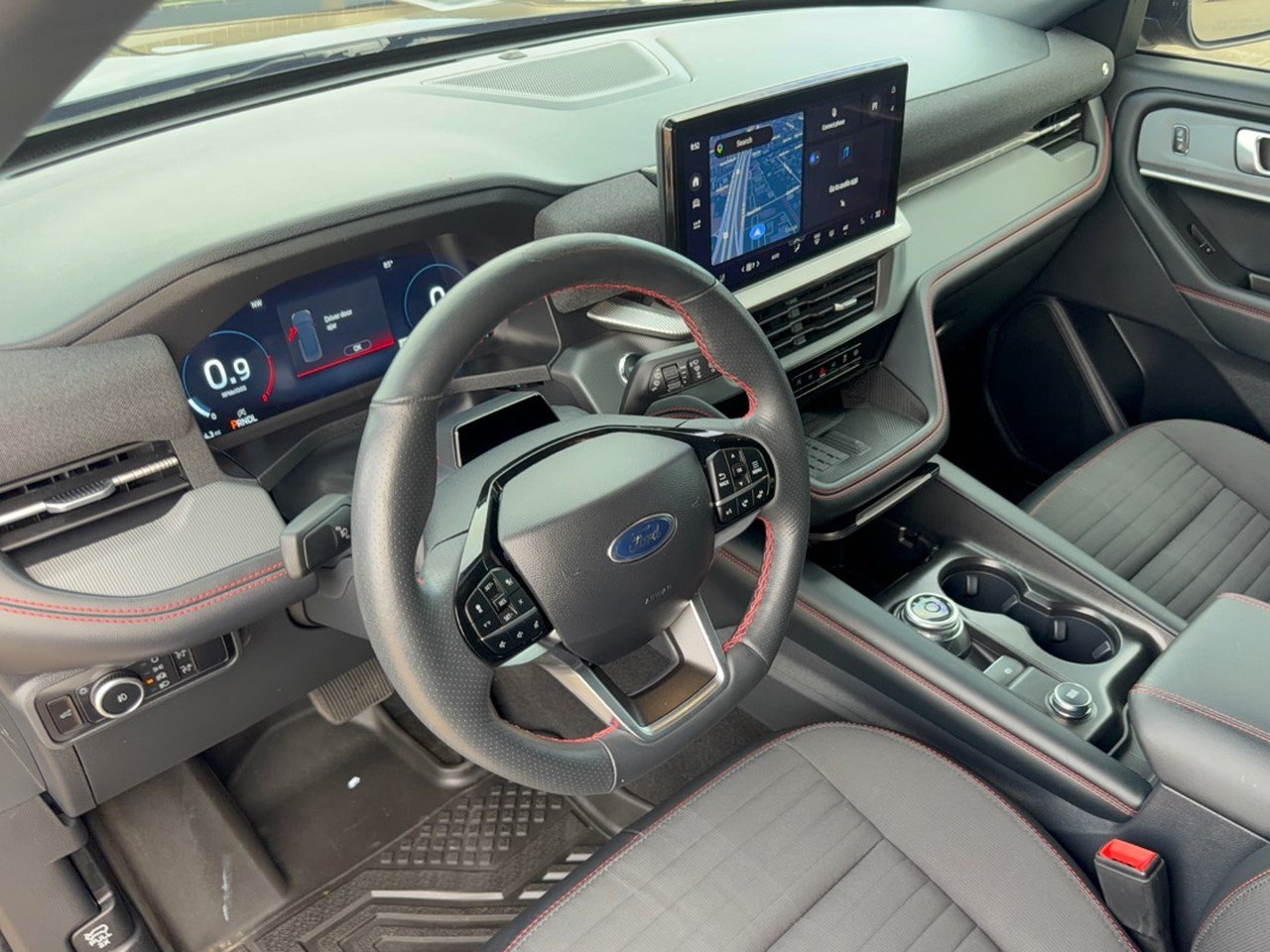 Used 2025 Ford Explorer ST-Line w/ Premium Package RWD image 4