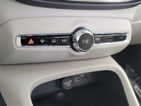 New 2026 Volvo XC40 B4 Plus w/ Climate Package image 17