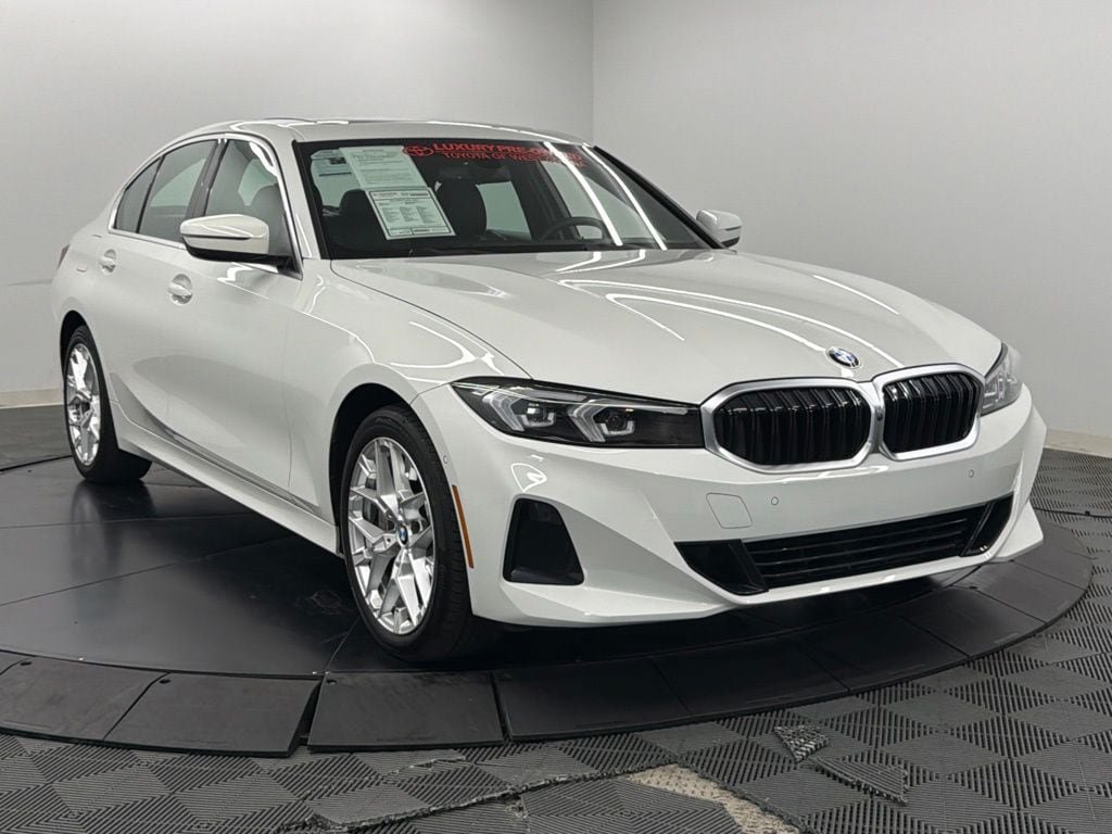 Used 2025 BMW 330i Sedan w/ Parking Assistance Package RWD image 8