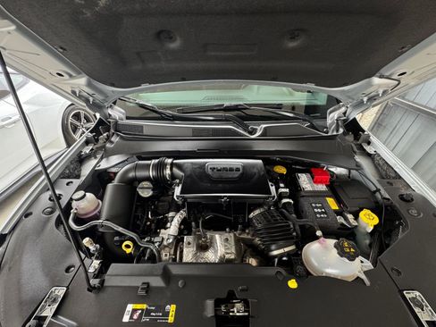 Used 2025 Jeep Compass Limited image 32