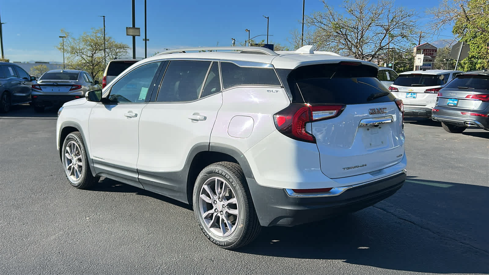 Used 2023 GMC Terrain SLT AWD/4WD image 7