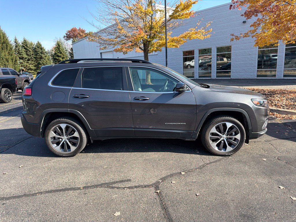 Used 2022 Jeep Cherokee Limited w/ Elite Package AWD/4WD image 2
