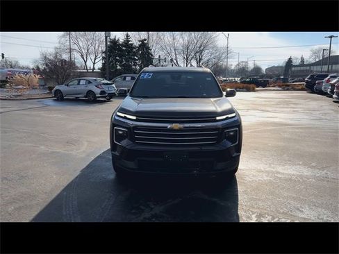 Certified 2025 Chevrolet Traverse LT image 3
