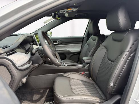 New 2026 Jeep Compass Latitude AWD/4WD image 9