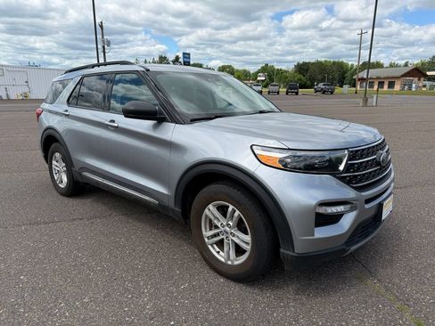 Used 2022 Ford Explorer XLT w/ Equipment Group 202A AWD/4WD image 7