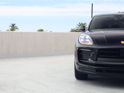 Certified 2025 Porsche Macan w/ Premium Package Plus AWD/4WD image 10