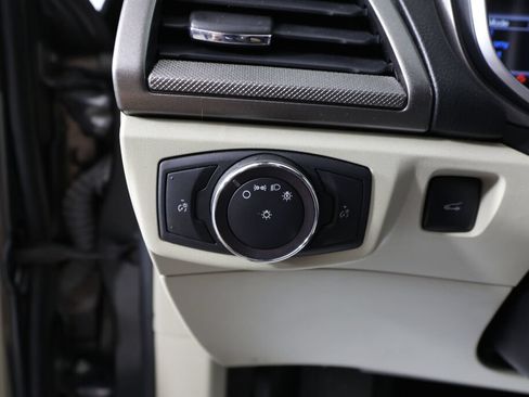Used 2019 Ford Fusion SE FWD image 31