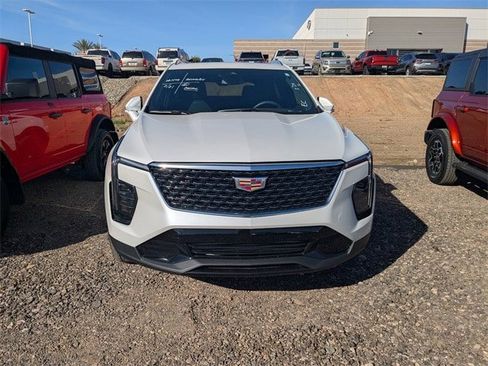 Used 2024 Cadillac XT4 Premium Luxury image 2