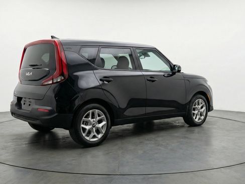 Used 2025 Kia Soul LX w/ LX Technology Package FWD image 9