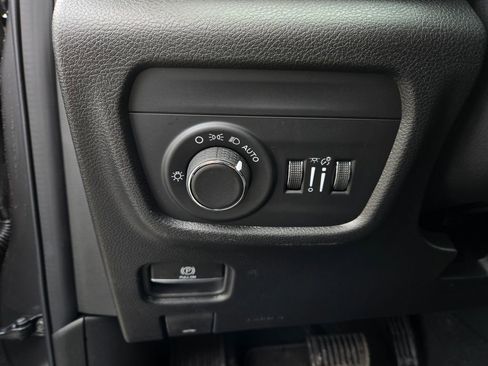 New 2026 Jeep Grand Cherokee Laredo image 11