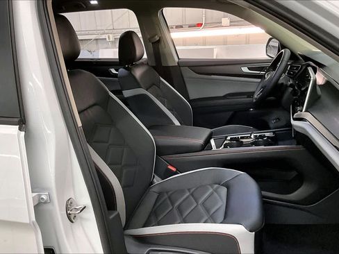 New 2026 Volkswagen Atlas Peak Edition image 32