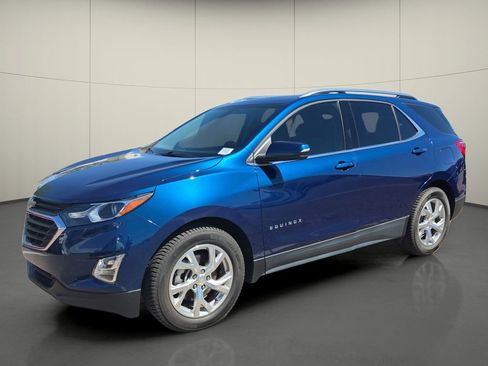 Used 2019 Chevrolet Equinox LT w/ Sun & Navigation Package image 4