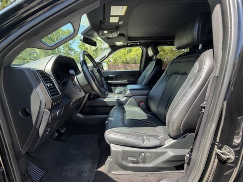 Used 2018 Ford Expedition Limited w/ Equipment Group 301A AWD/4WD image 4